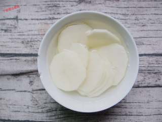 2、钵钵鸡,土豆去皮切成片