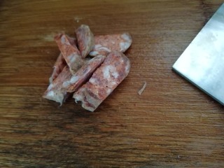5、梅干菜四季豆,香肠切片