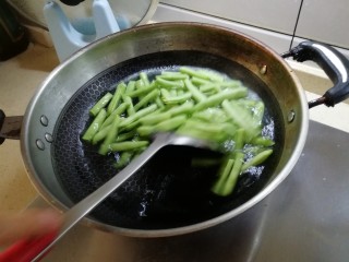 7、梅干菜四季豆,四季豆水焯一下