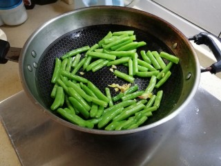 10、梅干菜四季豆,放姜末清炒