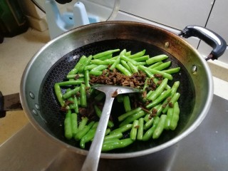 11、梅干菜四季豆,放梅干菜炒