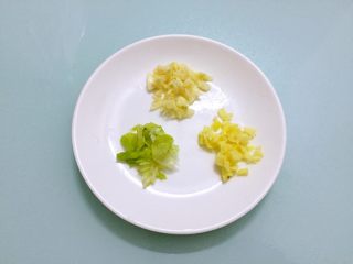 4、清炒木耳山药,葱姜蒜切末