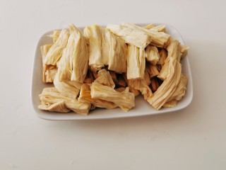 4、青椒炒腐竹,备用