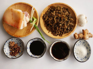 1、烧白,提前将原材料准备好