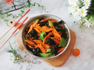 15、胡萝卜炒木耳,出锅