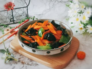 16、胡萝卜炒木耳,很美好的一道下饭菜