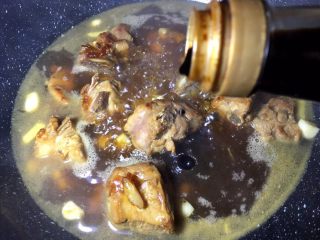 8、糖醋排骨,加适量老抽调色