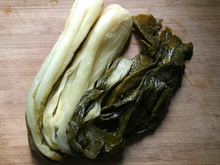 4、鸭腿腌菜汤,很香很嫩还很鲜、更带着点腌菜特有的咸味