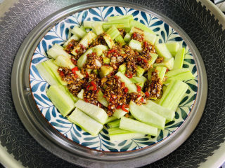 17、蒜蓉蒸丝瓜,上锅大火蒸八分钟