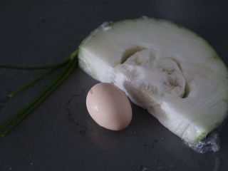 1、冬瓜鸡蛋汤,材料准备好