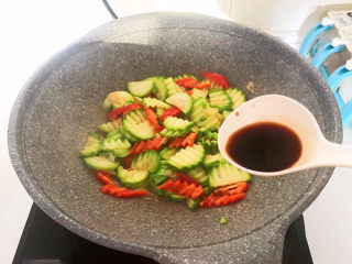 11、醋溜西葫芦,加入山西老陈醋