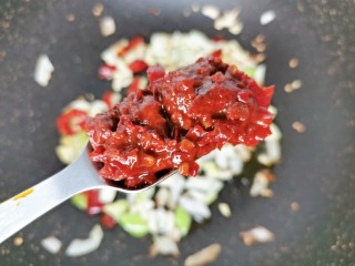 5、麻辣田螺,加两勺豆瓣酱