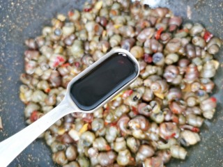 9、麻辣田螺,加两勺生抽