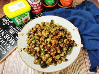 15、麻辣田螺,麻辣田螺就完成了。