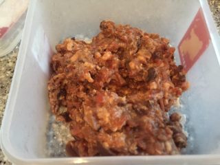 16、香河猪肉香菇肉饼,剩下的封上放入冰箱