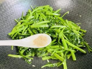 12、蒜蓉空心菜,白胡椒粉炒匀