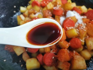 12、孜然火腿土豆丁,生抽。