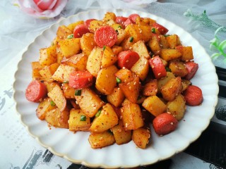 14、孜然火腿土豆丁,开吃。