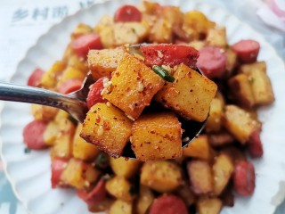 16、孜然火腿土豆丁,来一口呀！