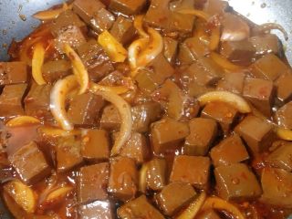 8、酸辣鸭血,关火出锅