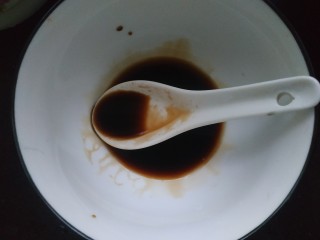 8、木耳炒肉丝,两勺生抽