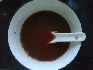 12、木耳炒肉丝,适量清水搅拌均匀待用