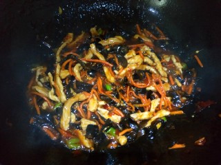 22、木耳炒肉丝,大火烧开翻炒均匀关火出锅