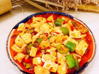 15、红油豆腐,装盘即可食用