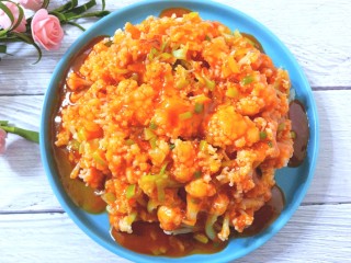 10、茄汁有机菜花,浇在盘中的菜花上即可