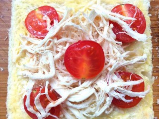 14、鸡脯肉沙拉三明治,摆上圣女果