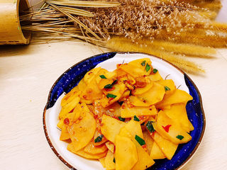 16、麻辣土豆片,装盘