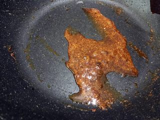 12、麻辣鲜香孜然小土豆,翻炒调料渗出香味（不要炒糊了哦）