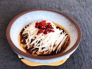 17、开胃小菜  炝拌银丝,炝拌银丝清脆酸爽，开胃解腻~