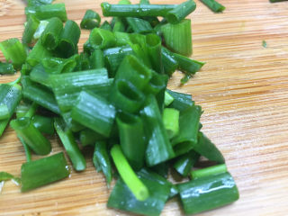 6、白菜炖豆腐,准备葱花