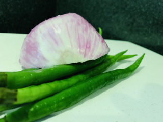 3、干锅千叶豆腐,洋葱，尖椒洗净