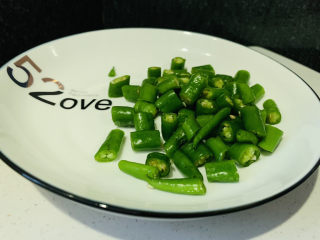 5、干锅千叶豆腐,尖椒，切圆圈