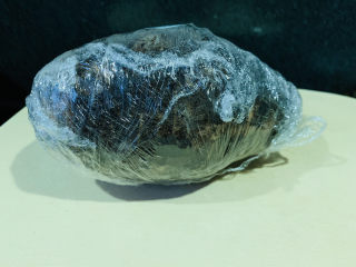 1、拔丝芋头,去超市买一个槟榔芋头；