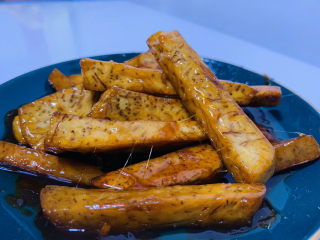 15、拔丝芋头,出锅呈碗里；