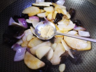 11、木耳炒山药,适量胡椒粉