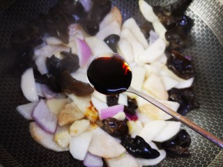 12、木耳炒山药,适量生抽