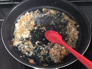 11、蒜蓉蒸丝瓜➕蒜蓉粉丝蒸丝瓜,淋一茶匙料酒煸炒去腥