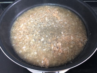 16、蒜蓉蒸丝瓜➕蒜蓉粉丝蒸丝瓜,煮一分钟关火成蒜蓉汁