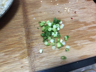 19、蒜蓉蒸丝瓜➕蒜蓉粉丝蒸丝瓜,蒸的时候准备根小葱，洗净切末