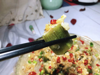 24、蒜蓉蒸丝瓜➕蒜蓉粉丝蒸丝瓜,这道菜做法简单，丝瓜鲜嫩，粉丝入味，蒜香浓郁，鲜美可口，很适合夏日里食用，喜欢的小伙伴们一起来试试吧????