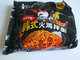 1、菠菜鸡蛋面,一听名字就可以想像火辣辣的。