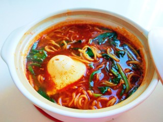 13、菠菜鸡蛋面,我的面，本来吃面就可以了，辣，有吃一个馒头。