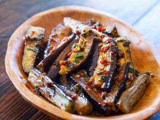 12、快速简单，鱼香茄子,超快速的一道鱼香茄子就做好了。我去餐厅从来不会点鱼香茄子，因为自己做的更好吃嘻嘻