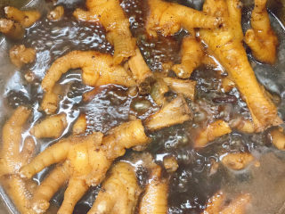 10、卤水凤爪,转中小火