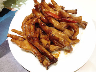 12、卤水凤爪,吃的时候夹出来