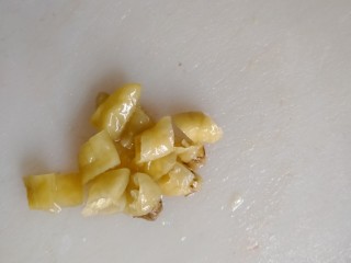 7、酸汤牛蛙,泡椒切圈。